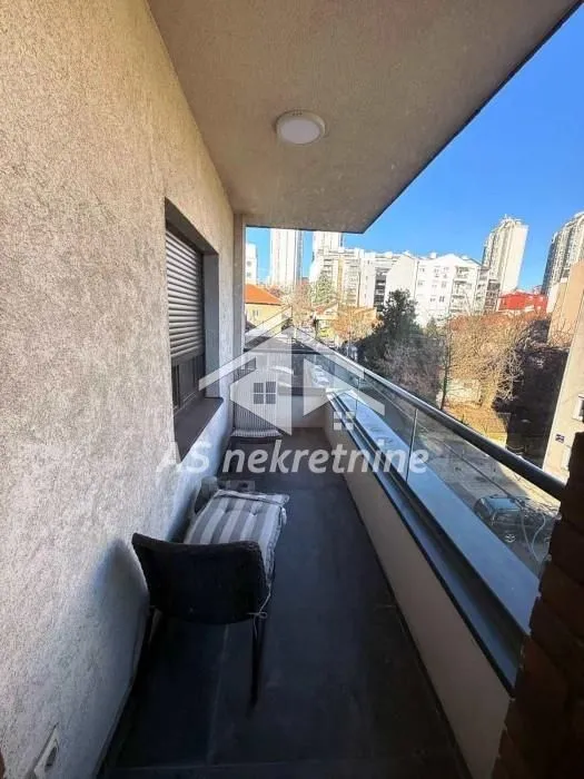 Izdavanje, trosoban stan, 56m², Južni Bulevar, Vračar Sve Podlokacije