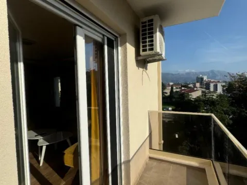 Rent, one bedroom apartment, 50m², Budva, Crna Gora - image 8