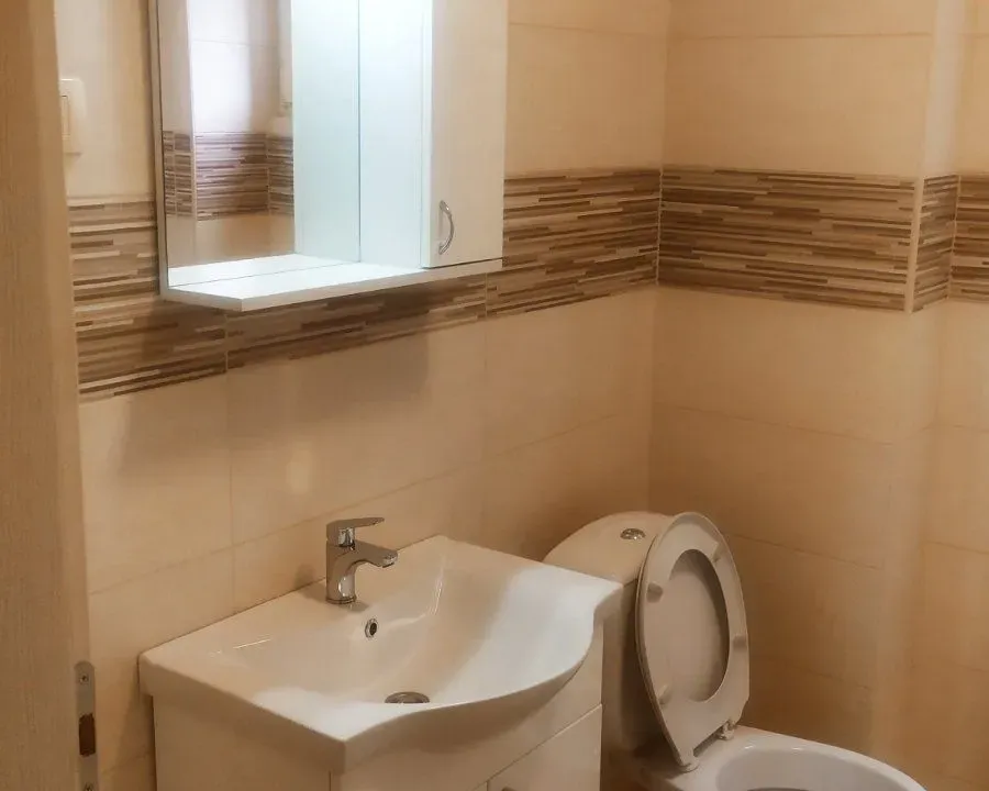 Izdavanje, dvosoban stan, 90m², Gorica C, Podgorica