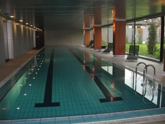 Izdavanje, trosoban stan, 110m², Savski Venac, Beograd