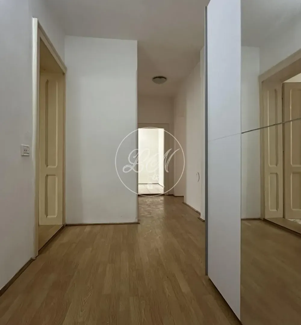 Izdavanje, trosoban stan, 103m², Zemun Centar, Zemun Sve Podlokacije