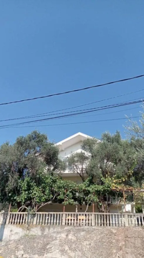 Sale, house, 300m², Marovići, Bar