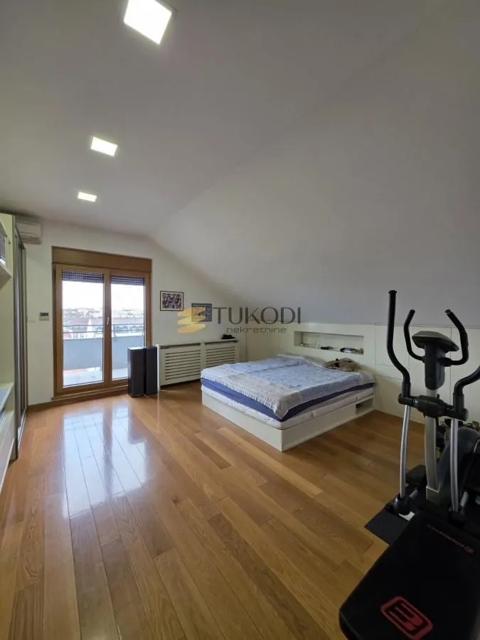 Prodaja, stan, 352m², Centar, Novi Sad