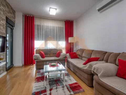 Izdavanje, dvosoban stan, 70m², Centar, Podgorica - image 2