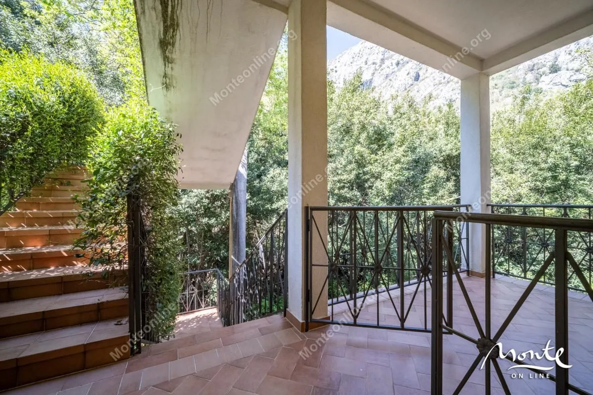Prodaja, jednosoban stan, 63m², Orahovac, Kotor