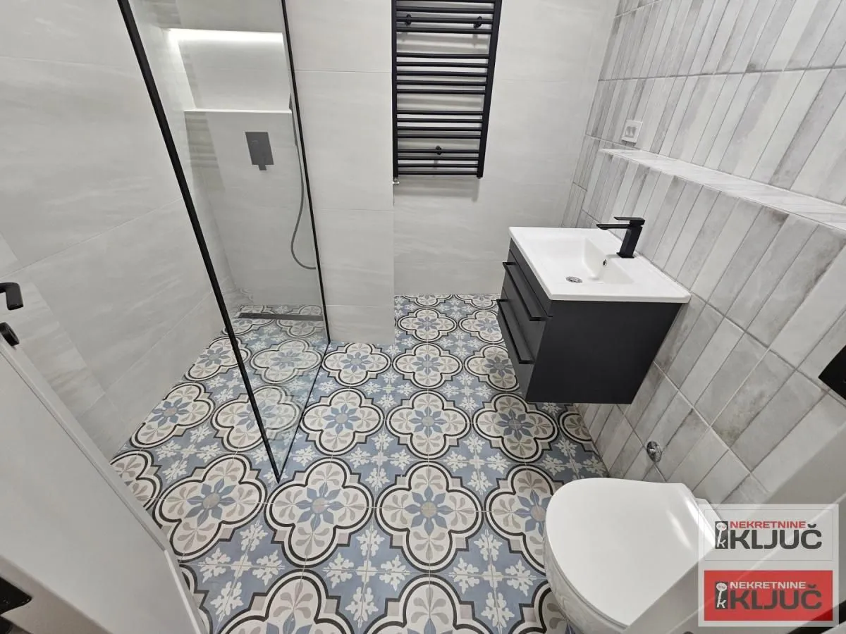 Prodaja, trosoban stan, 75m², Centar, Novi Sad