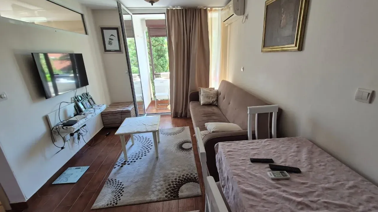 Izdavanje, jednosoban stan, 37m², Blok 5, Podgorica