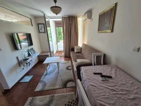 Izdavanje, jednosoban stan, 37m², Blok 5, Podgorica