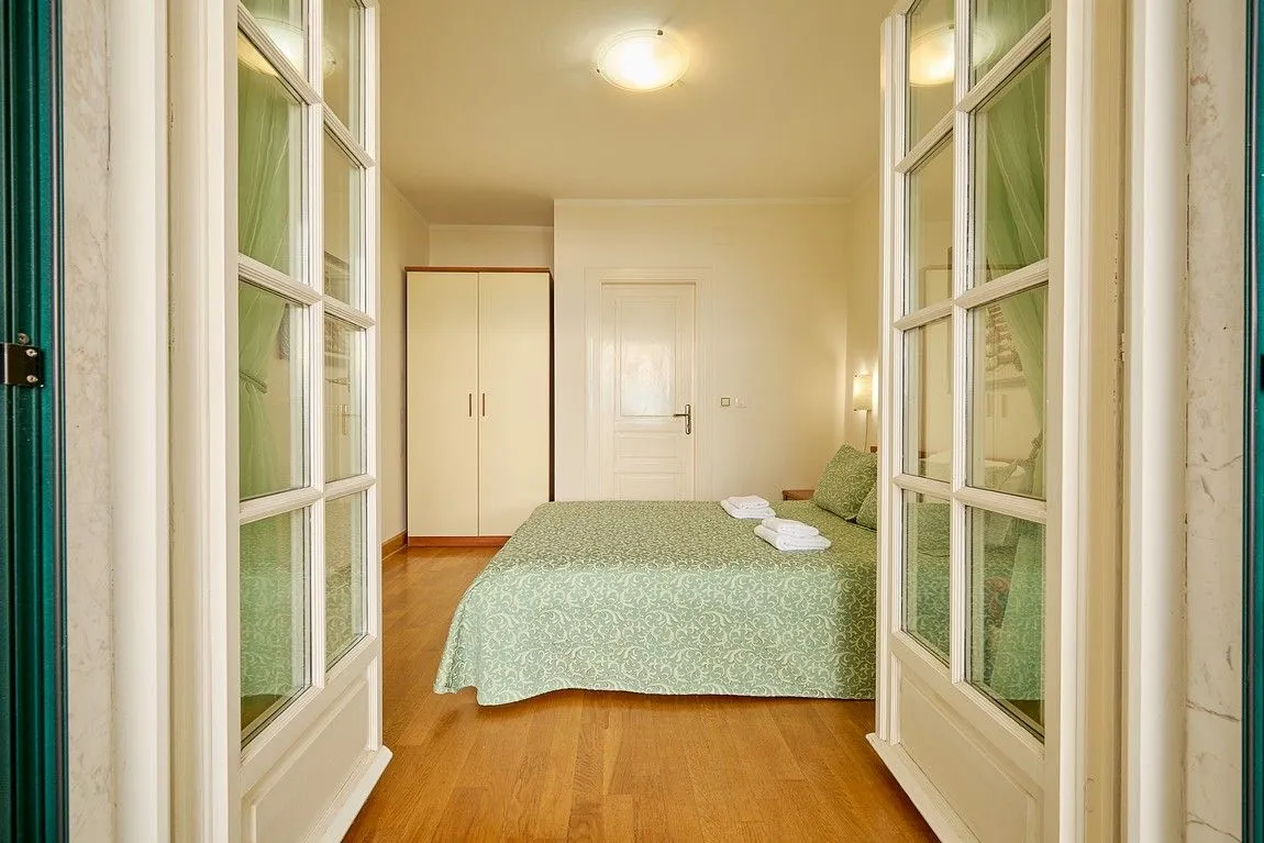 Sale, four bedroom apartment, 131m², Sveti Stefan, Budva