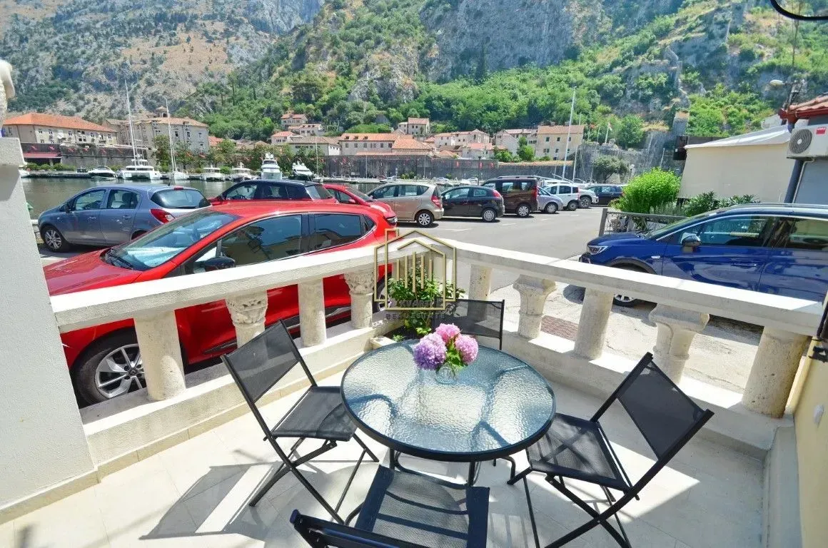 Rent, office space, 50m², Centar, Kotor