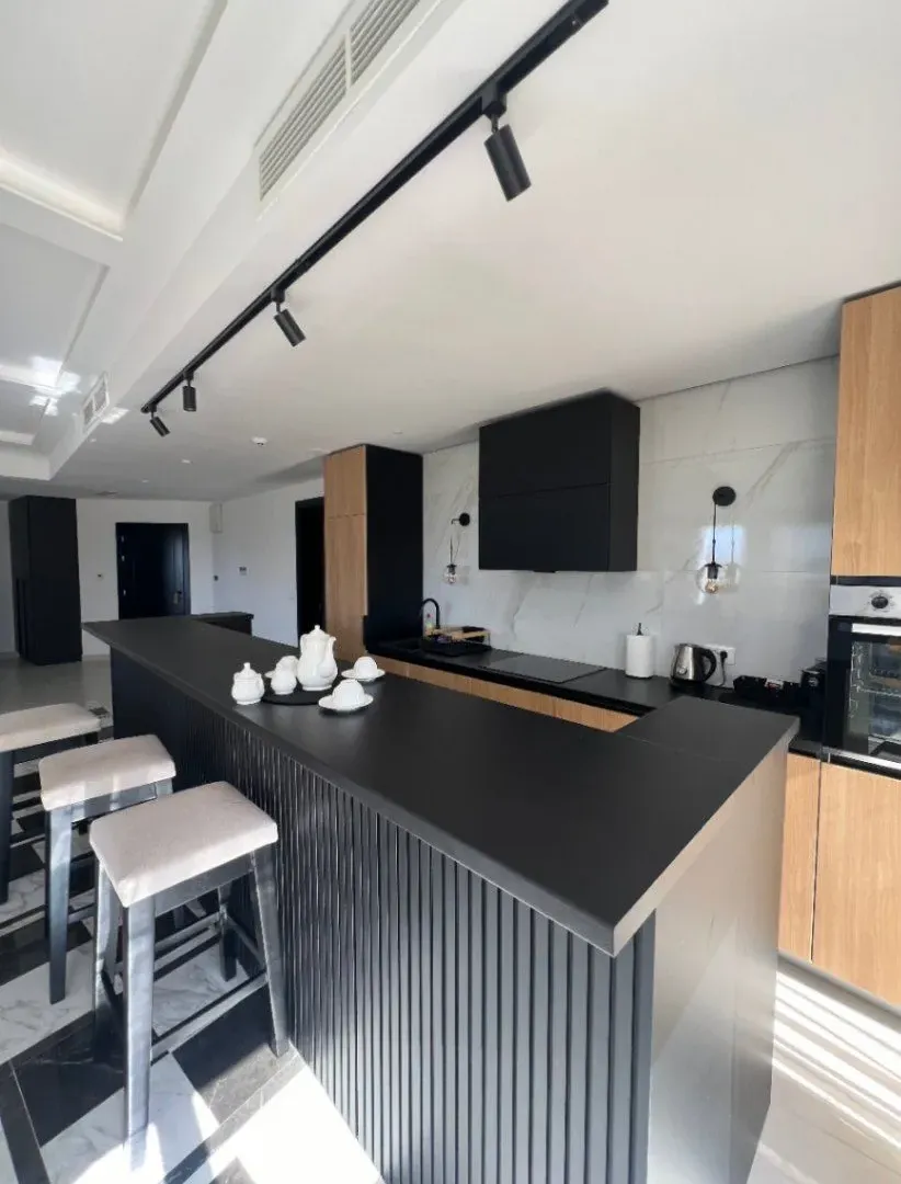 Izdavanje, jednosoban stan, 126m², Soho City, Bar