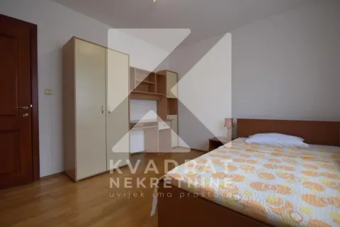 Rent, house, 200m², Dalmatinska ulica, Podgorica - image 12