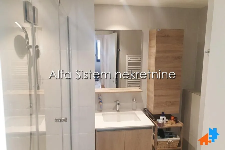 Rent, four bedroom apartment, 90m², Savski Venac, Beograd