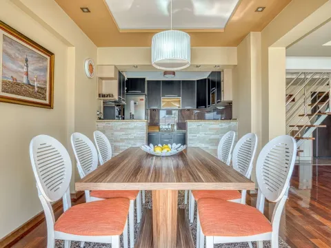 Prodaja, četvorosoban stan, 188m², Budva, Crna Gora - image 7