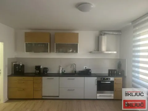 Izdavanje, četvorosoban stan, 83m², Adice, Novi Sad Sve Podlokacije - image 1