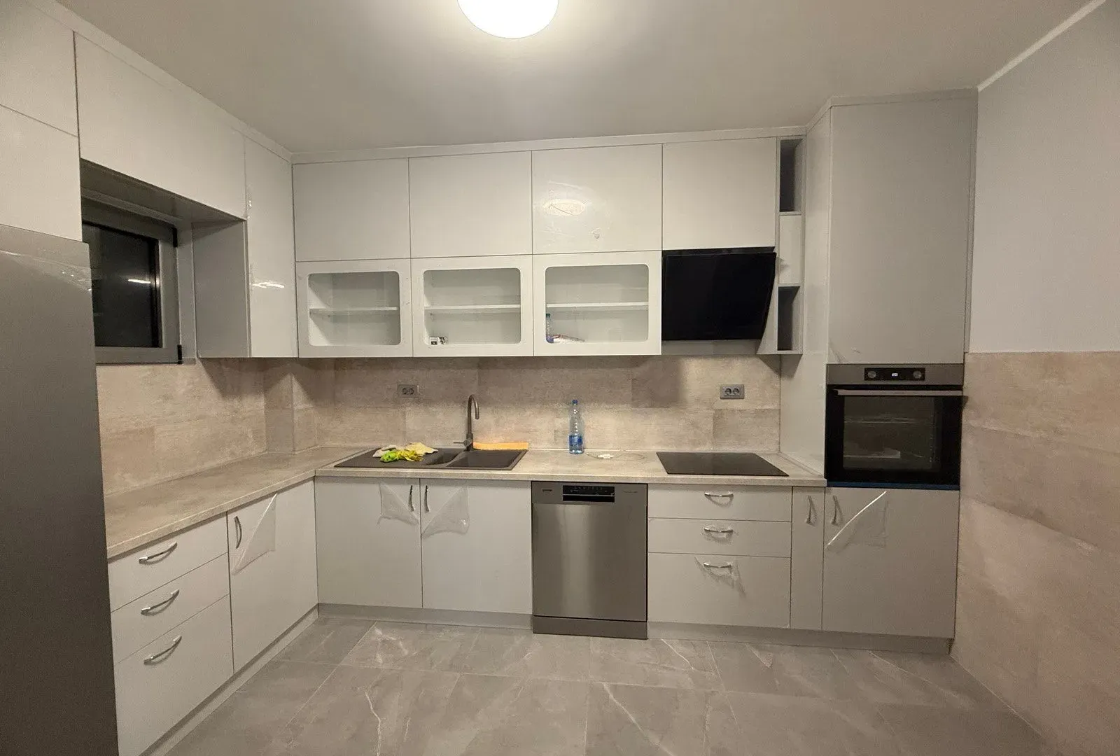 Rent, house, 320m², Podgorica, Crna Gora