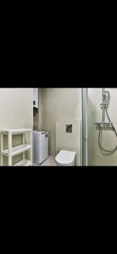 Manje kupatilo sa tuš kabinom, WC šoljom i veš mašinom. - image 11