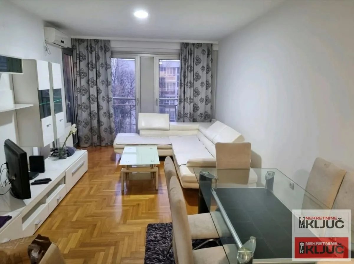 Izdavanje, dvosoban stan, 47m², Sajmište, Novi Sad