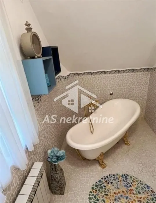 Izdavanje, kuća, 367m², Jajinci, Voždovac Sve Podlokacije
