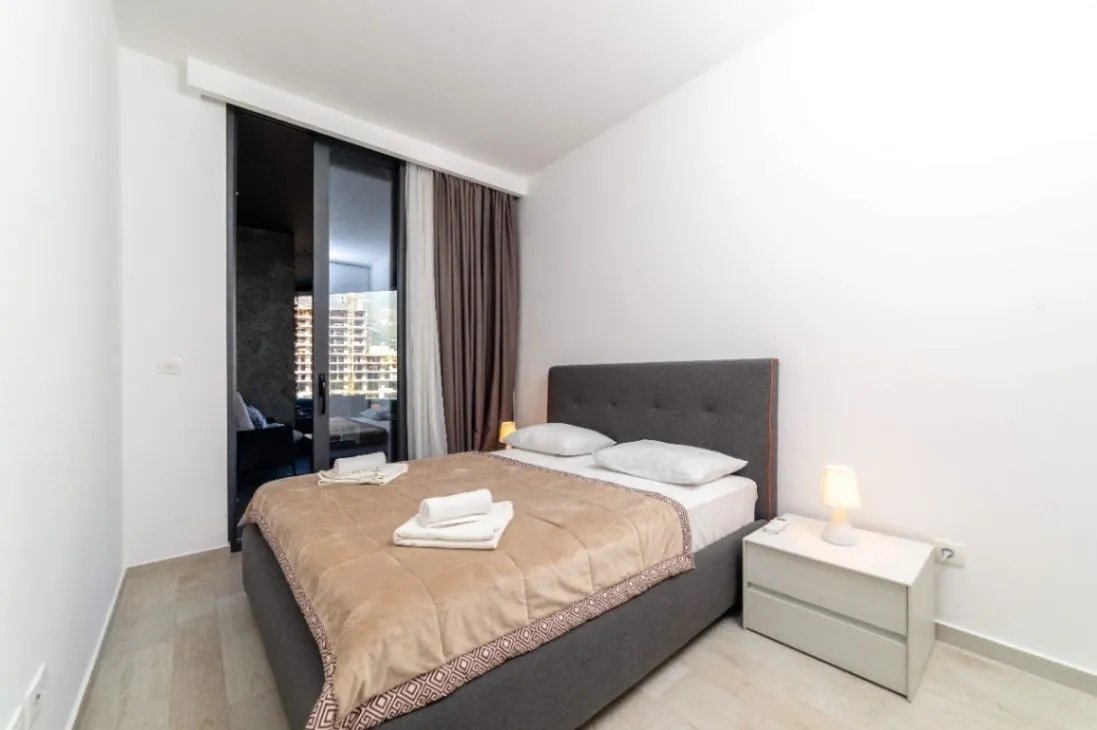 Izdavanje, jednosoban stan, 54m², Centar, Budva