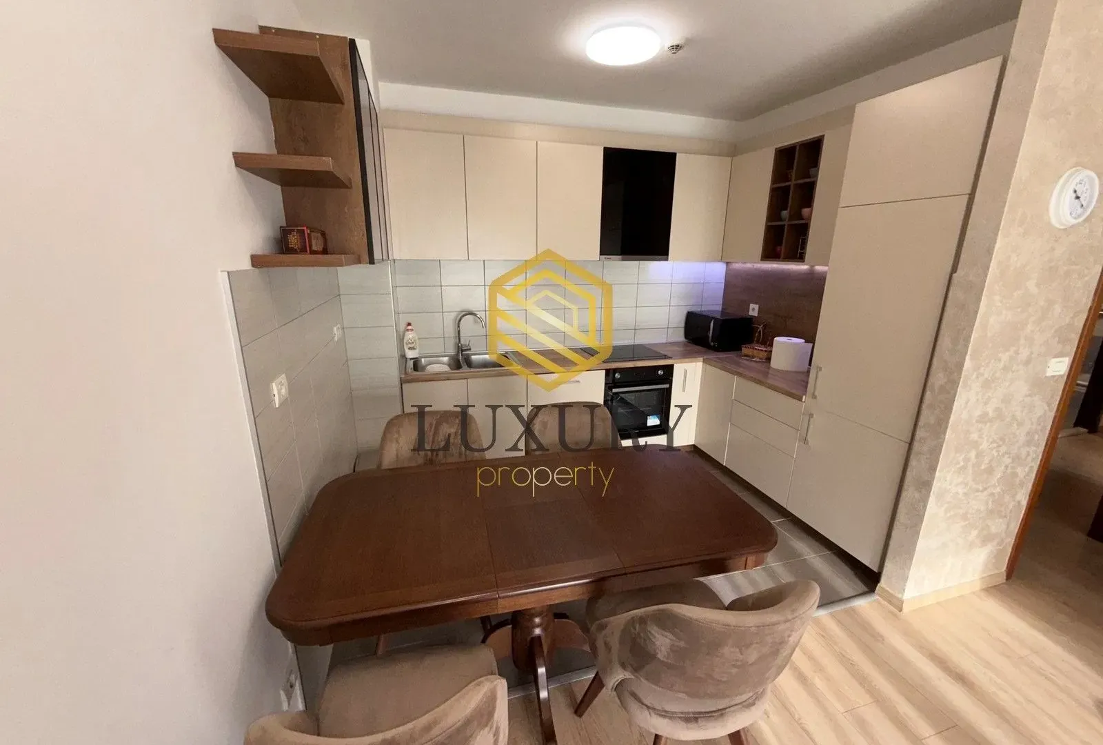 Izdavanje, dvosoban stan, 75m², City Kvart, Podgorica