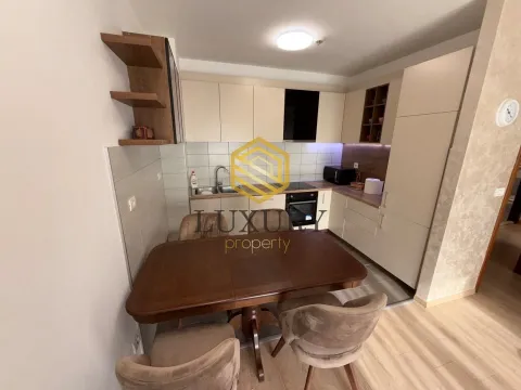 Izdavanje, dvosoban stan, 75m², City Kvart, Podgorica - image 1