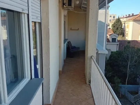 Izdavanje, dvosoban stan, 95m², Centar, Podgorica - image 13