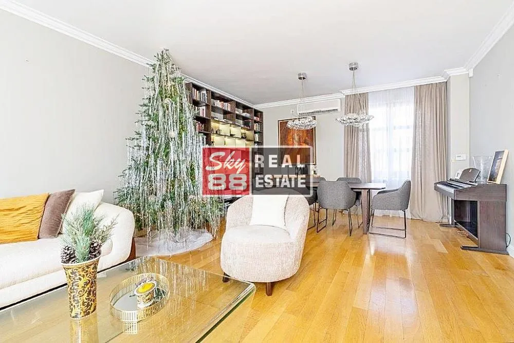 Prodaja, kuća, 400m², Golf Naselje, Beograd