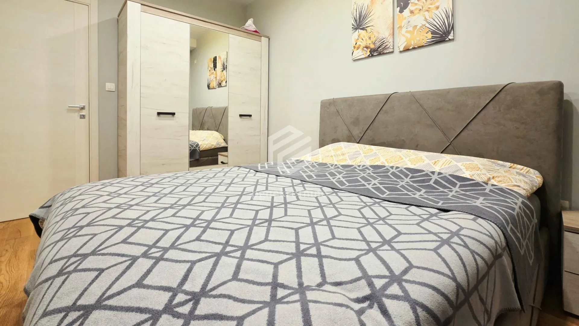 Izdavanje, jednosoban stan, 50m², Central Point, Podgorica