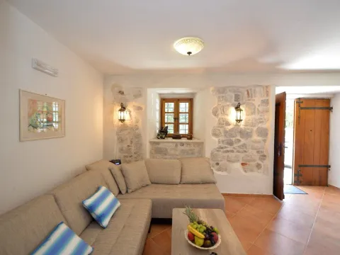 Prodaja, kuća, 251m², Prčanj, Kotor - image 4