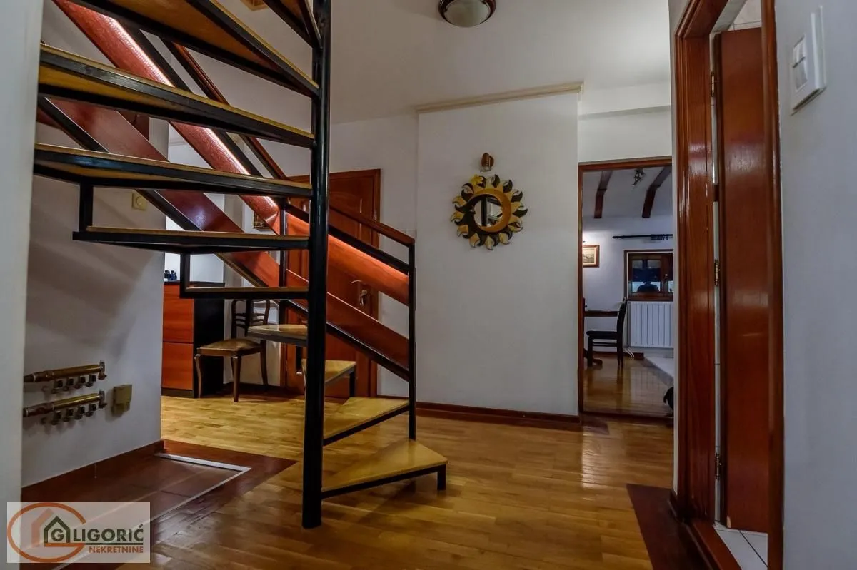 Sale, four bedroom apartment, 104m², Stari Grad, Beograd