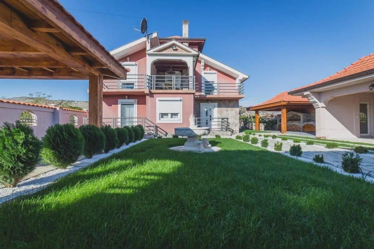 Prodaja, kuća, 200m², Donji Kokoti, Podgorica