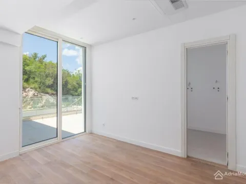 Prodaja, kuća, 328m², Krašići, Tivat - image 11