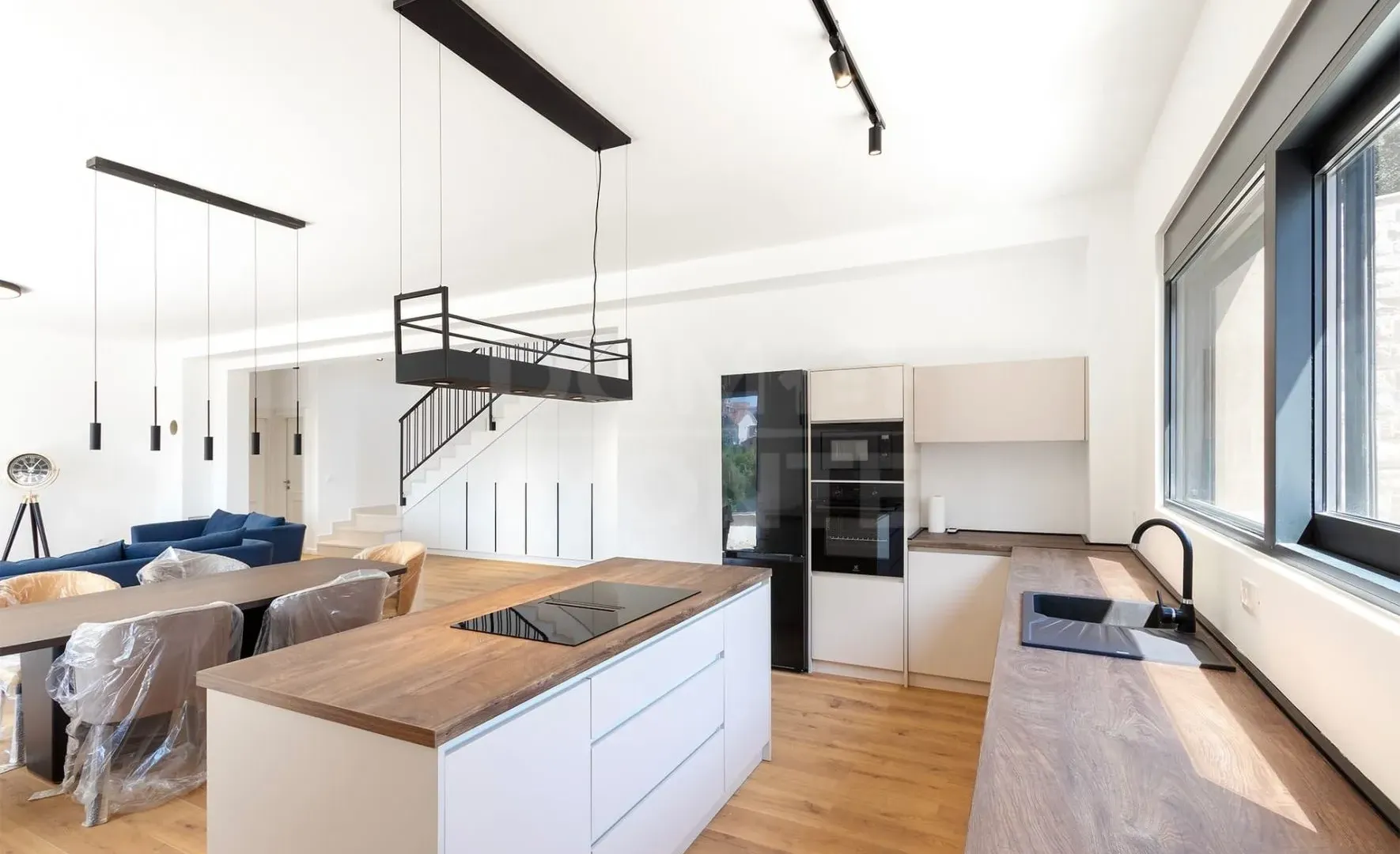 Rent, house, 183m², Kava, Tivat