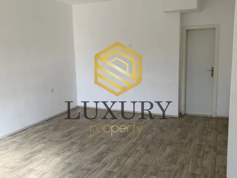 Izdavanje, kuća, 250m², Tološi, Podgorica - image 2