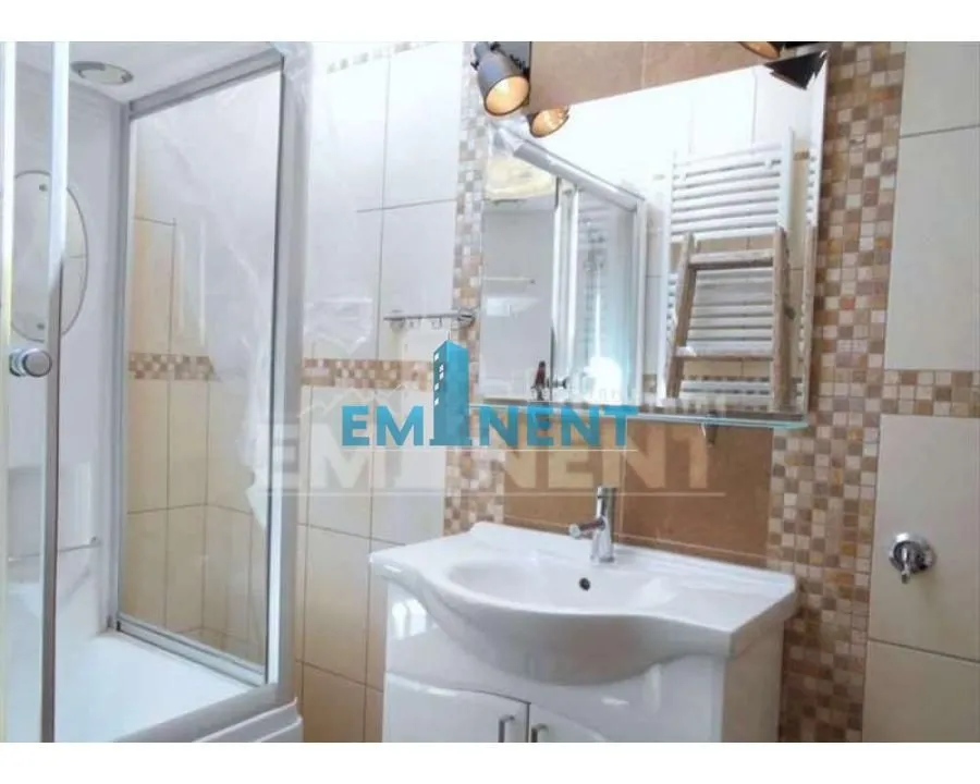 Izdavanje, četvorosoban stan, 140m², Đeram Pijaca, Beograd
