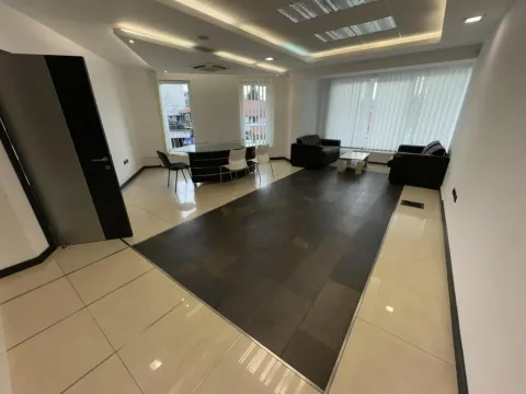 Izdavanje, poslovni prostor, 300m², Cvetkova Pijaca, Zvezdara Sve Podlokacije - image 3