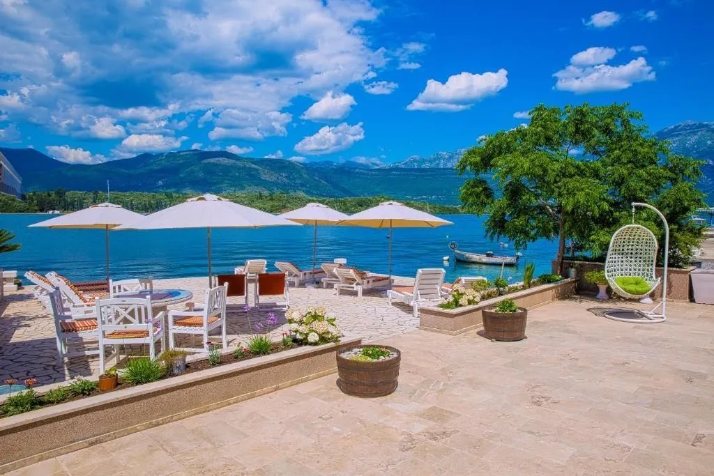 Sale, house, 300m², Krašići, Tivat