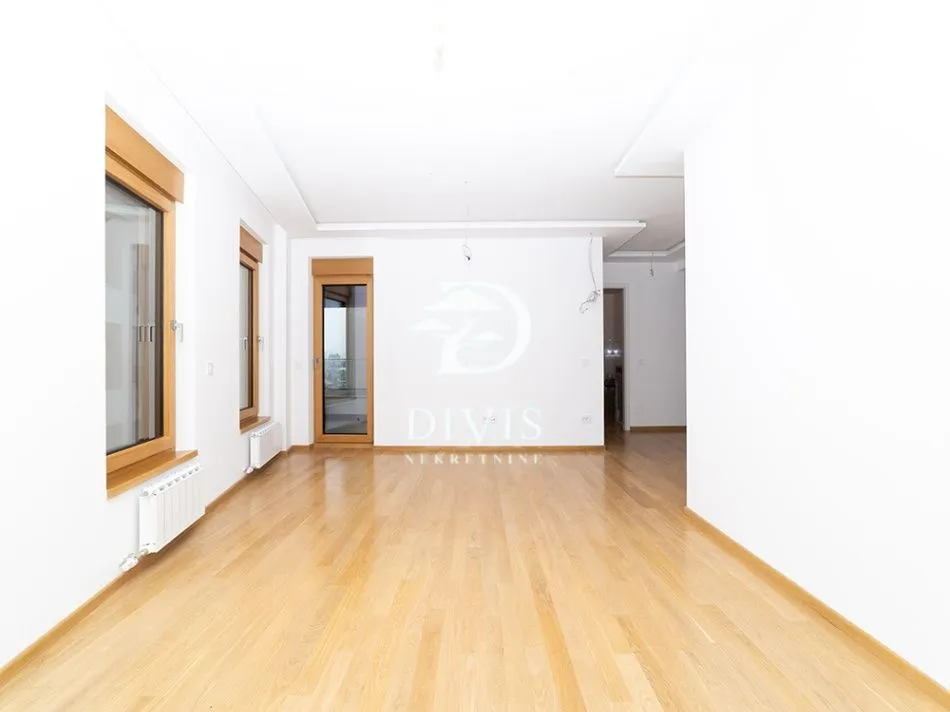 Sale, apartment, 73m², Neimar, Vračar Sve Podlokacije