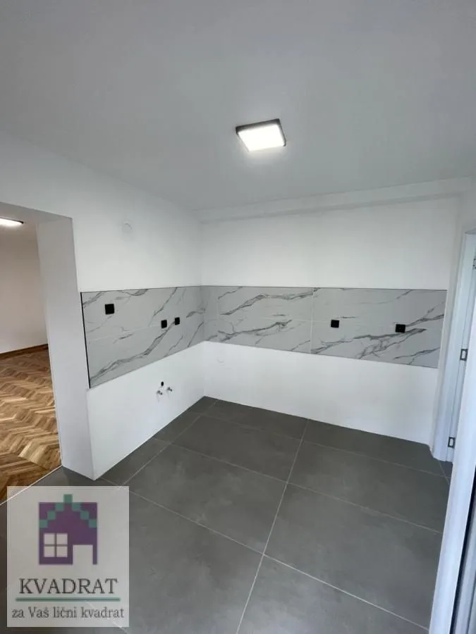 Prodaja, dvosoban stan, 49m², Adamovićevo Naselje, Novi Sad Sve Podlokacije