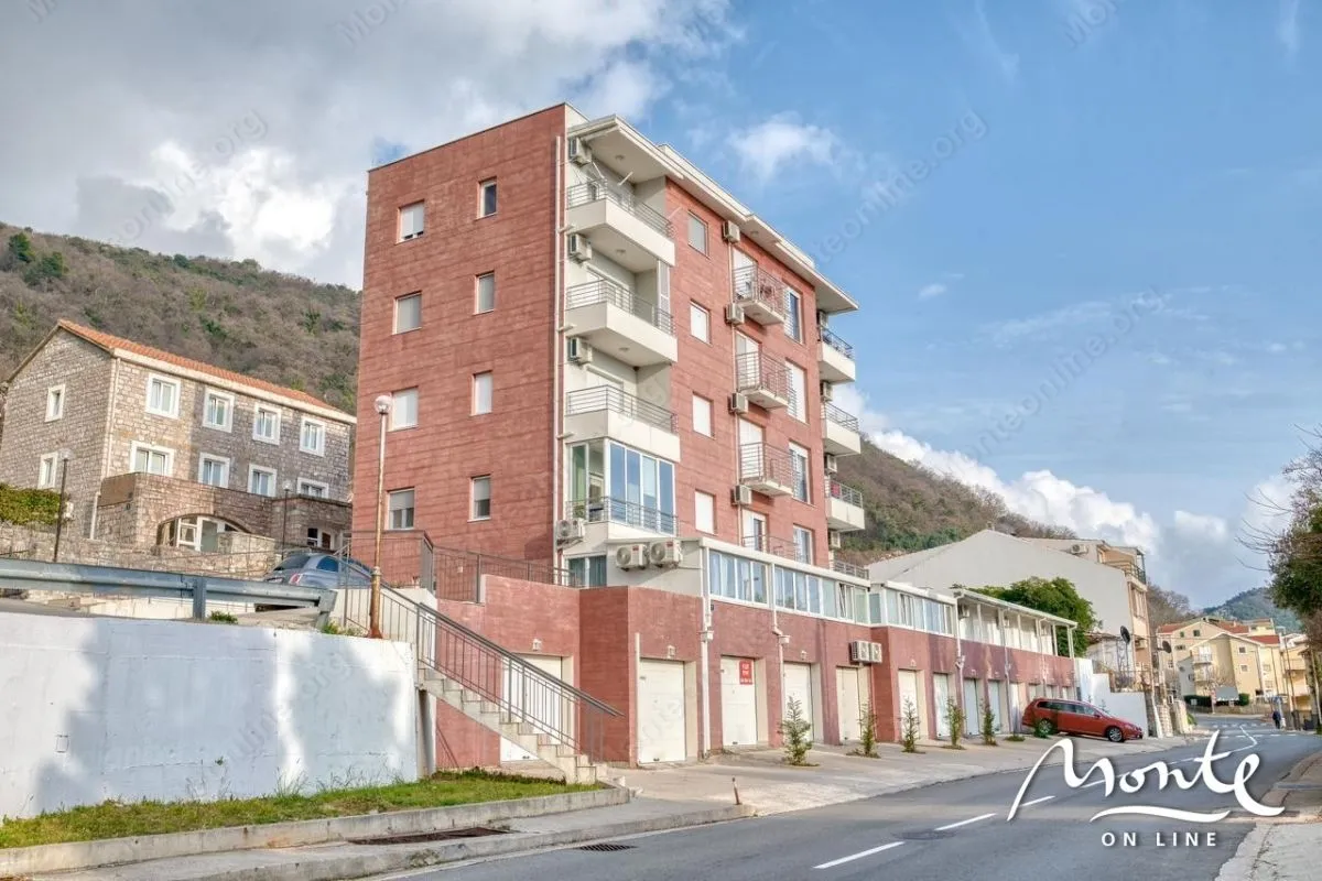 Sale, two bedroom apartment, 85m², Petrovac, Budva