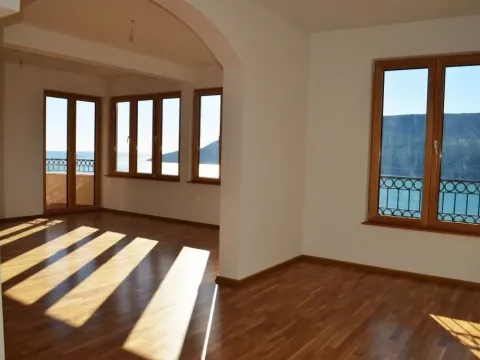 Prodaja, stan, 45m², Herceg Novi, Crna Gora - image 12