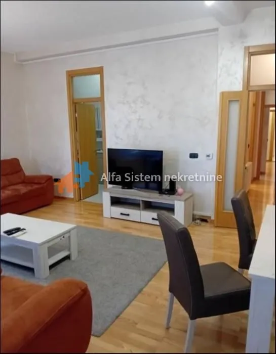 Izdavanje, trosoban stan, 98m², Savski Venac, Beograd