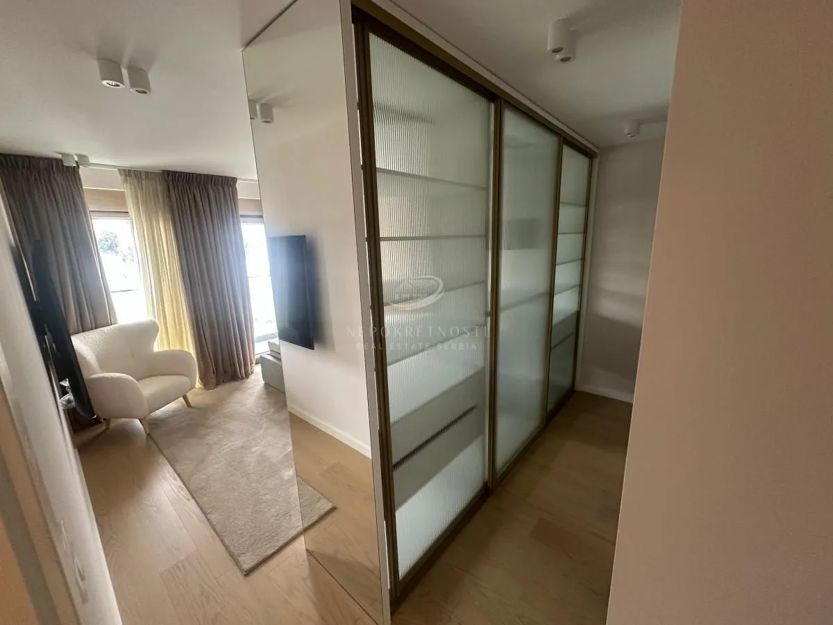 Izdavanje, četvorosoban stan, 130m², Južni Bulevar, Vračar Sve Podlokacije