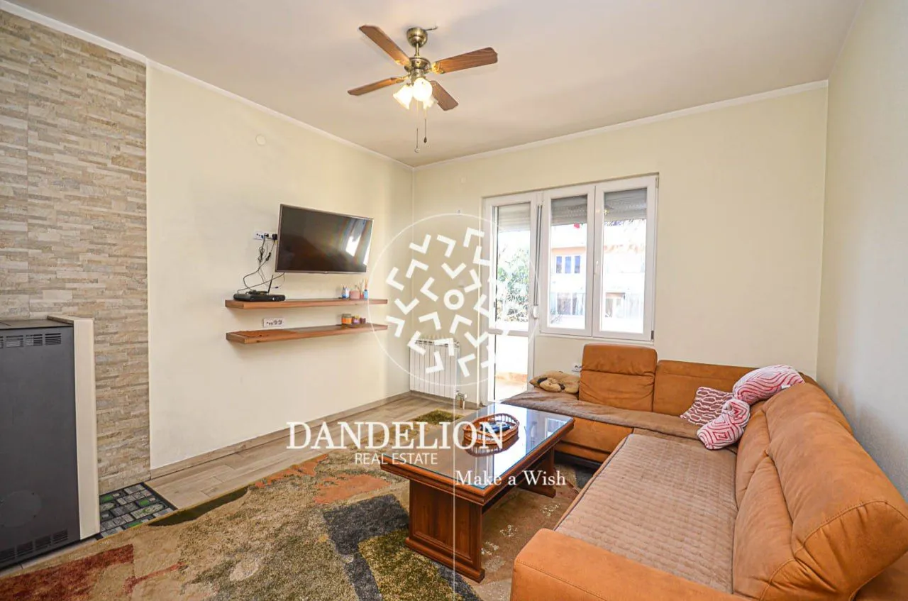 Izdavanje, dvosoban stan, 90m², Centar, Podgorica