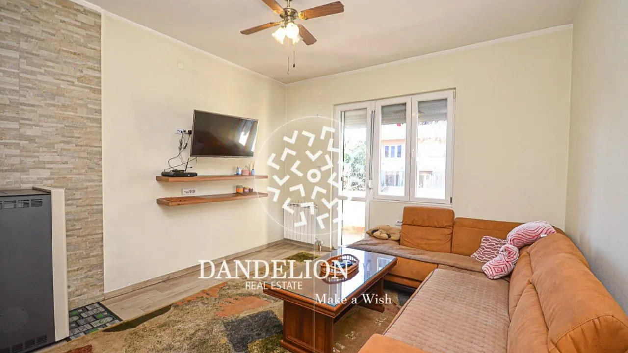 Izdavanje, dvosoban stan, 90m², Centar, Podgorica