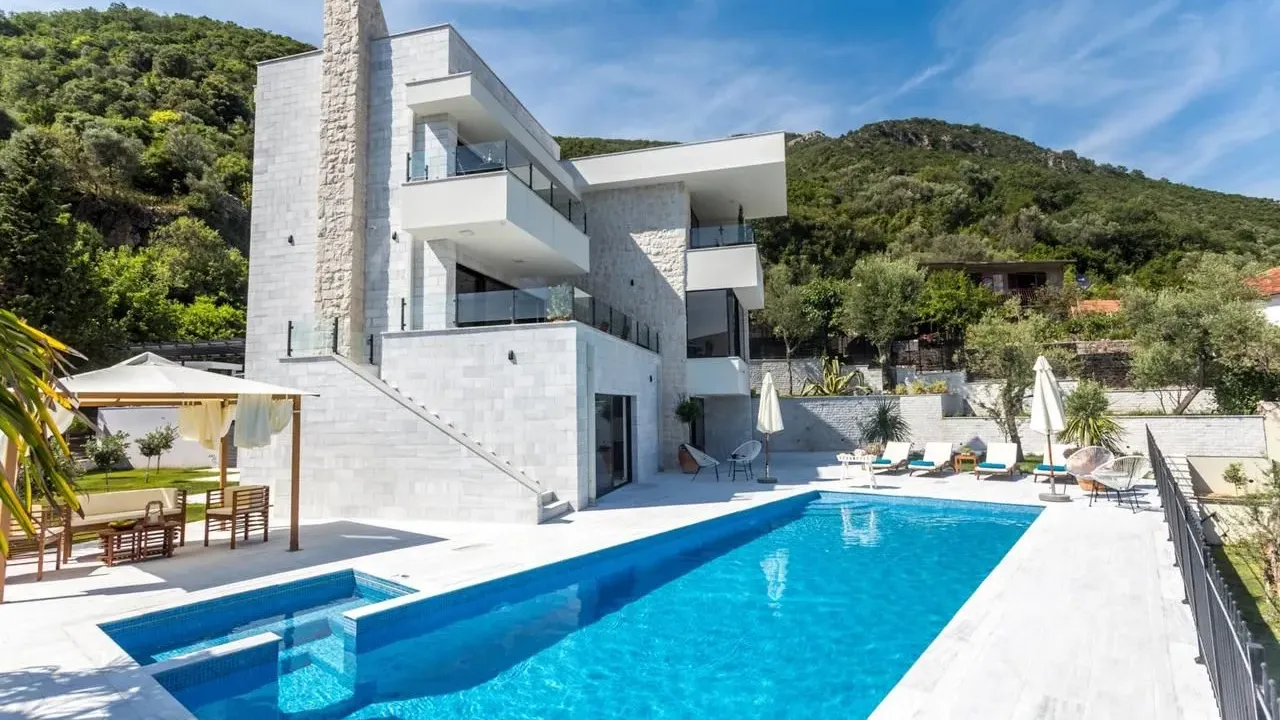 Sale, house, 350m², Đenovići, Herceg Novi