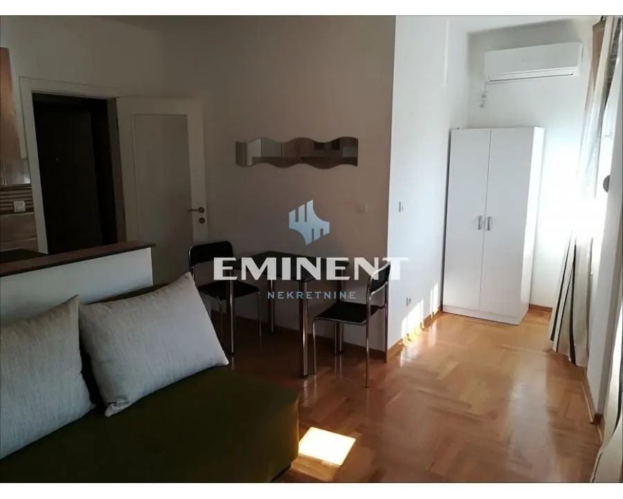 Izdavanje, stan, 25m², Zvezdara Sve Podlokacije, Beograd