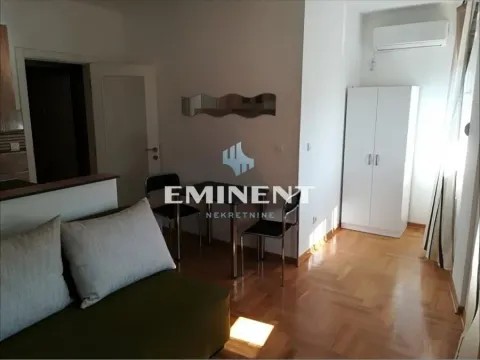Izdavanje, stan, 25m², Zvezdara Sve Podlokacije, Beograd - image 1