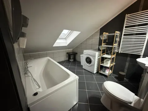 Izdavanje, dvosoban stan, 82m², Centar, Tivat - image 12